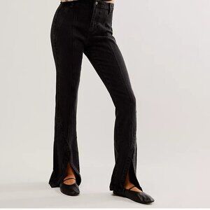#90 NWT Free People CRVY Mona Flare Jeans in Black